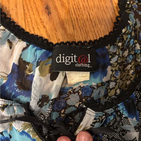 Elegant Floral Patchwork Blouse - Picture 5 of 5